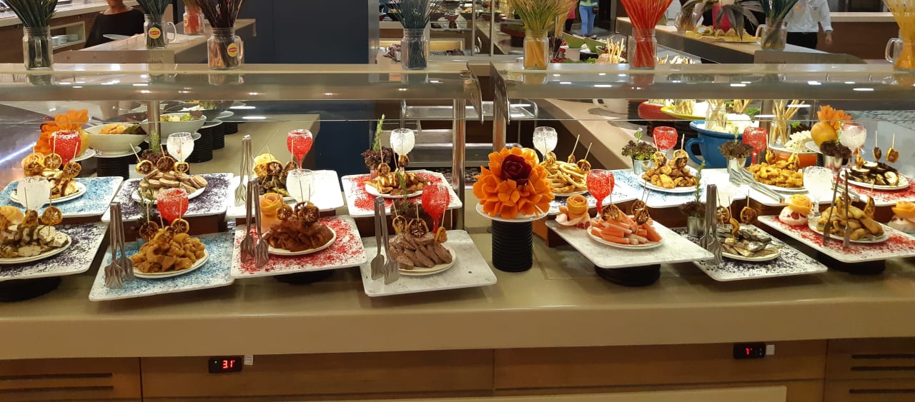 Gastro Saturn Palace Resort Hotel