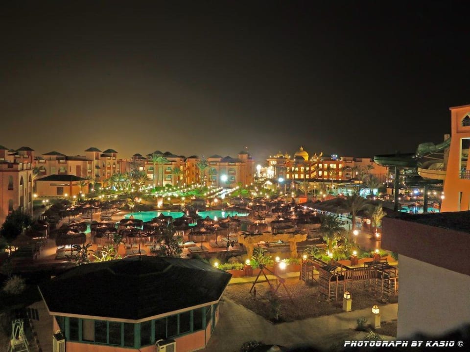 Nocny widok na hotel Pickalbatros Aqua Park Resort - Hurghada