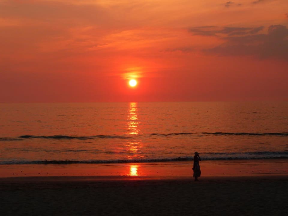 Sonnenuntergang am Hotel Strand Khaolak Orchid Beach Resort