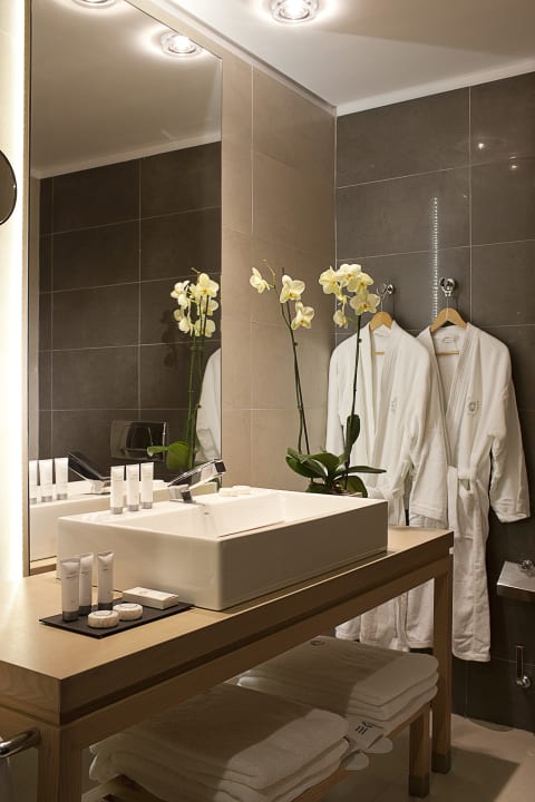 Junior Suite Sea View  - Bathroom Olympic Palace Resort Hotel & Convention Center