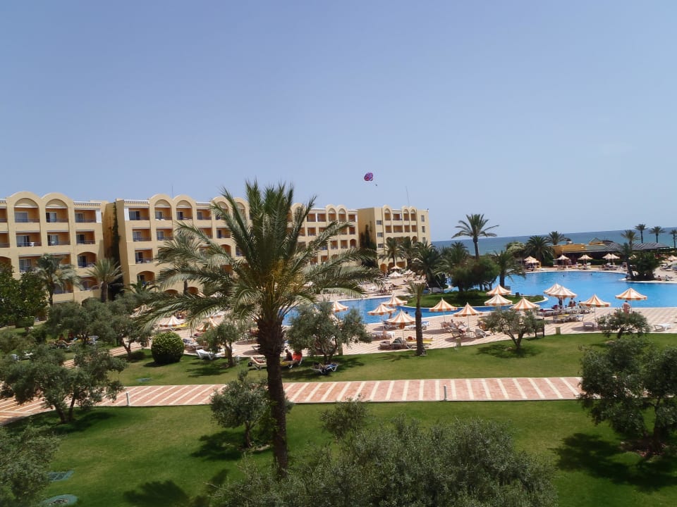Widok na baseny Nour Palace Resort & Thalasso