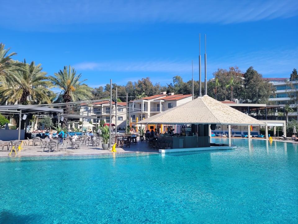 Pool Arum Barut Collection
