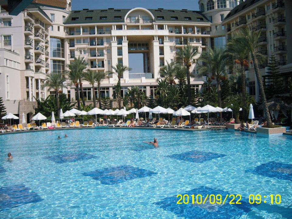 Sicht vom Pool zum Hotel Hotel Delphin Diva