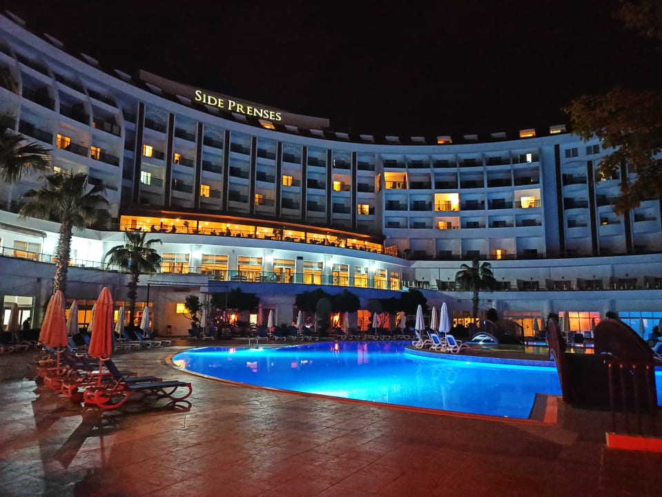 Pool Side Prenses Resort & Spa