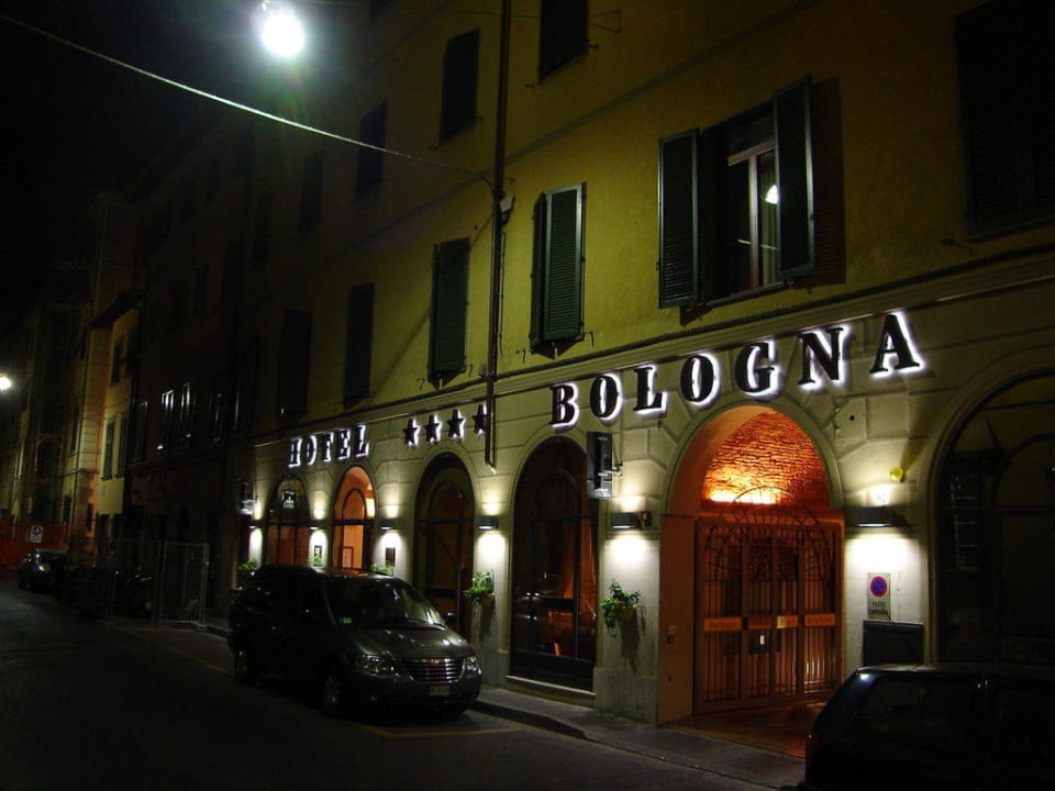 Hotel Bologna mit Hofeinfahrt Hotel Bologna