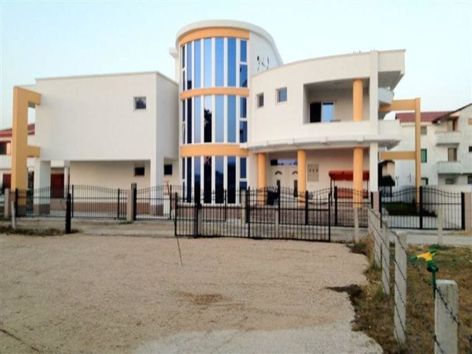 Eingang Vila Milaris