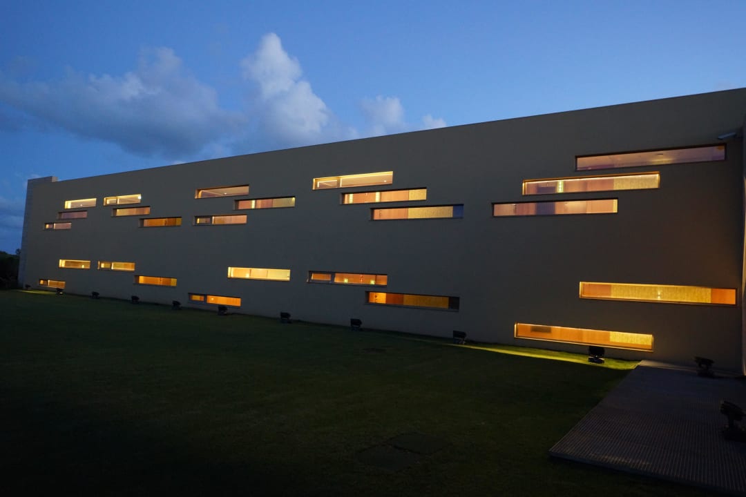 Moderne Aussenansicht bei Nacht Hotel Epic Sana Algarve