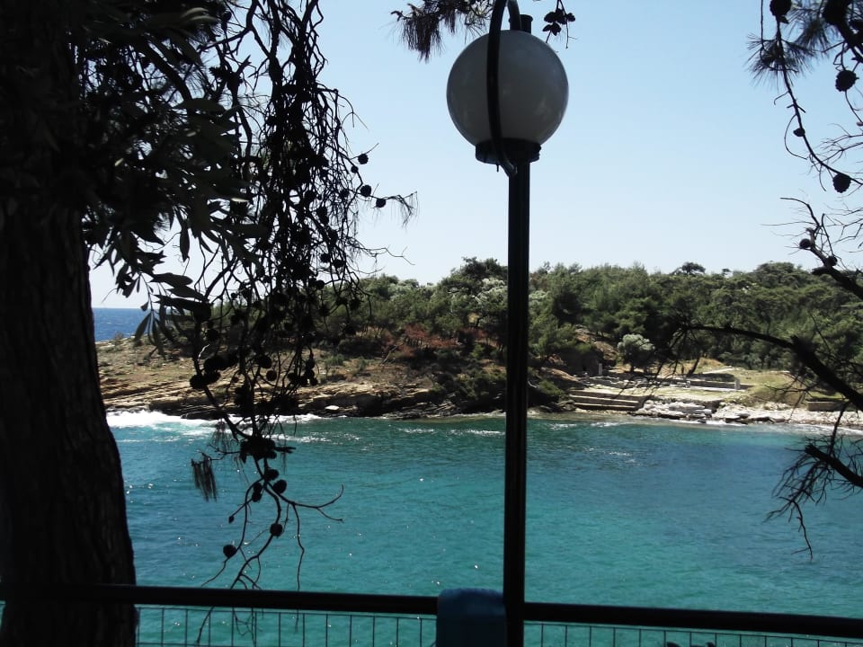 Blick von der Terrasse an der archäologischen Stät Gorgona Rooms
