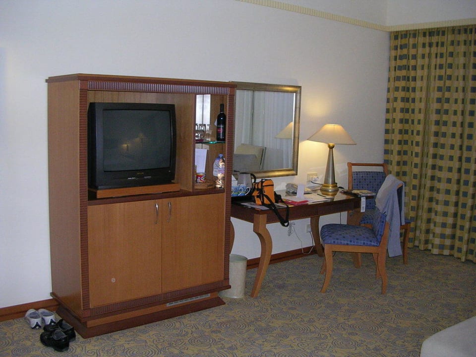 Fernsehecke Hotel Le Meridien Al Aqah Beach Resort