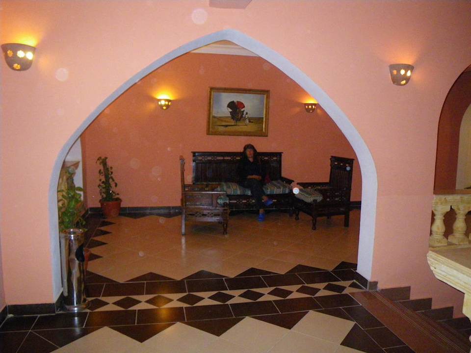 Eine der vielen Sitzmöglichkeiten Pickalbatros Alf Leila Wa Leila Resort - Neverland Hurghada