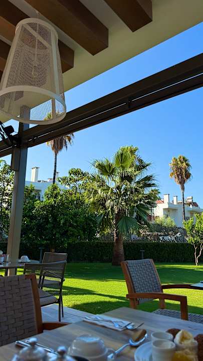 Ausblick Acanthus Cennet Barut Collection