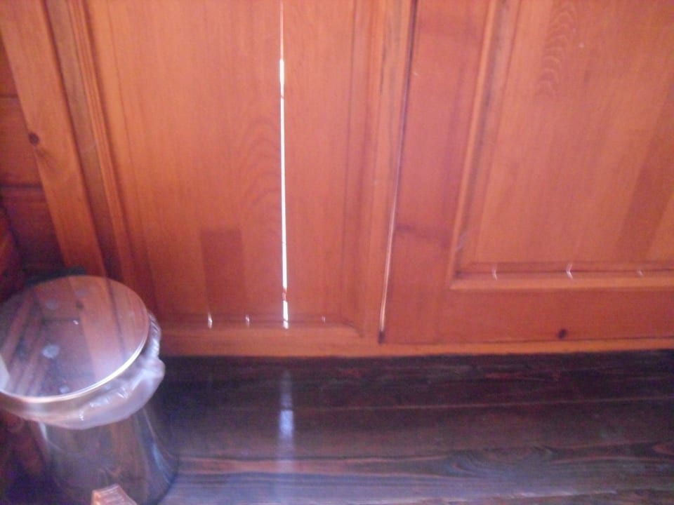 Überall Ritzen an Wänden und Tütr Hotel Sultan of Side