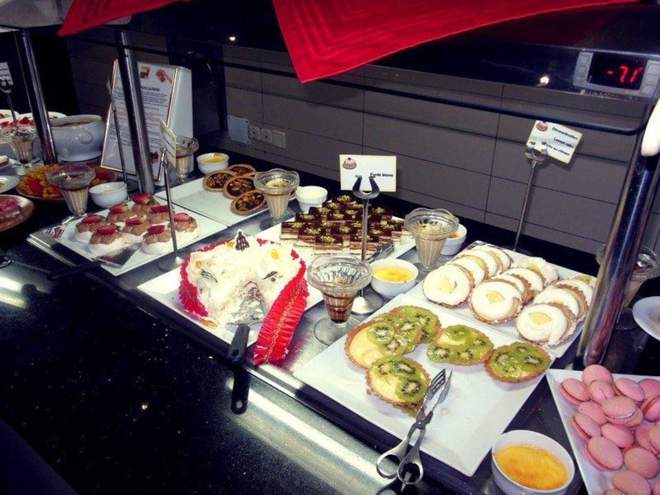 Buffet desserts TUI MAGIC LIFE Penelope Beach