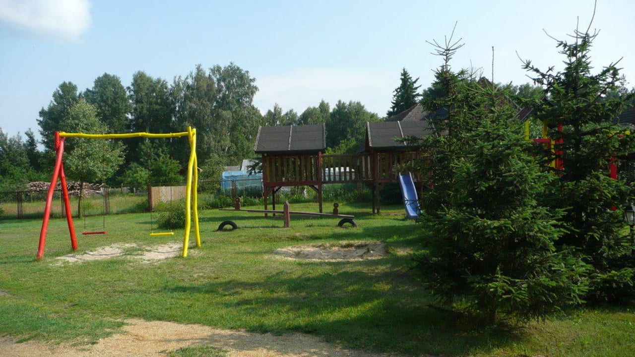 Spielgeräte für Kinder Center Hotel Bronkow