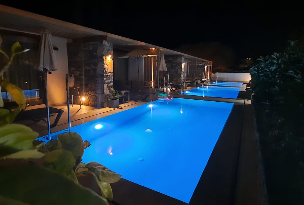 Außenansicht Petousis Hotel & Suites