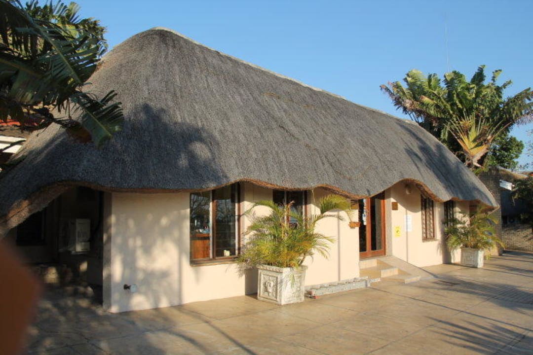 Hotel-Vorderseite St. Lucia Safari Lodge