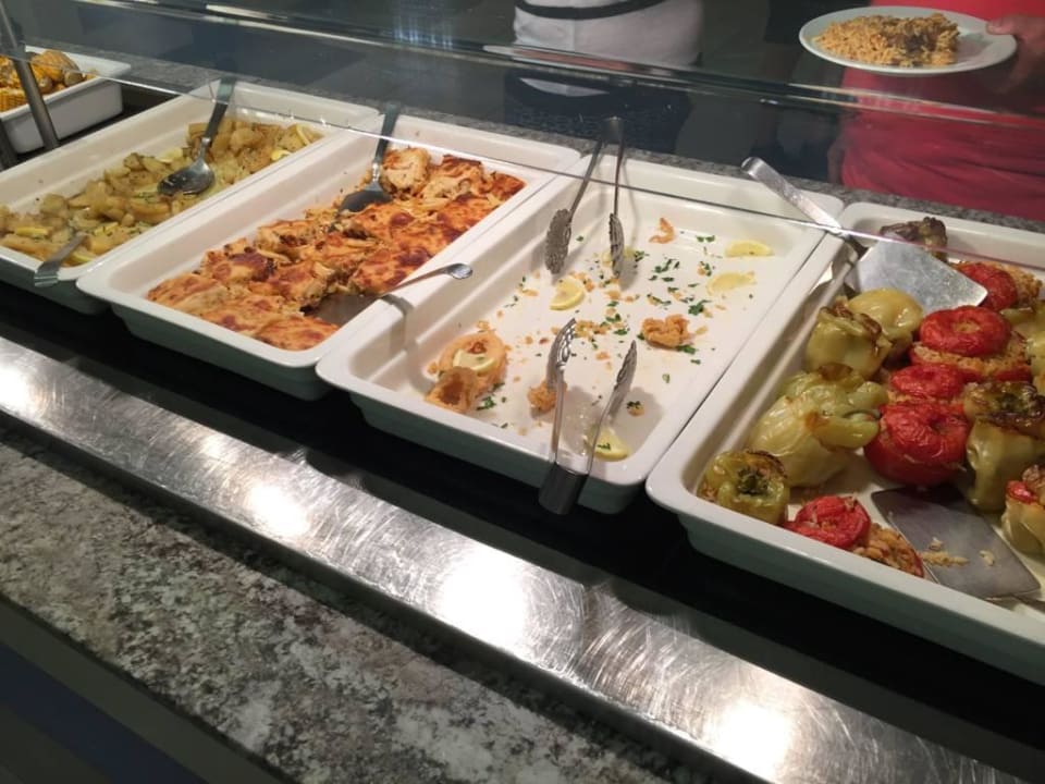Hauptspeisen am Abendbuffet Alea Hotel & Suites