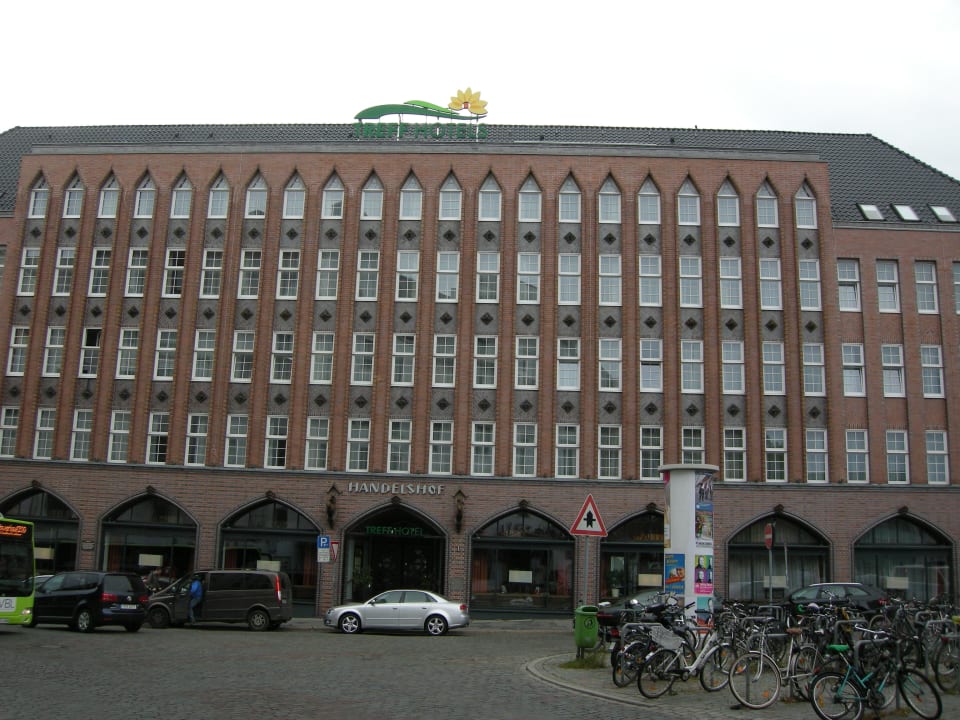 Haupteingang H+ Hotel Lübeck