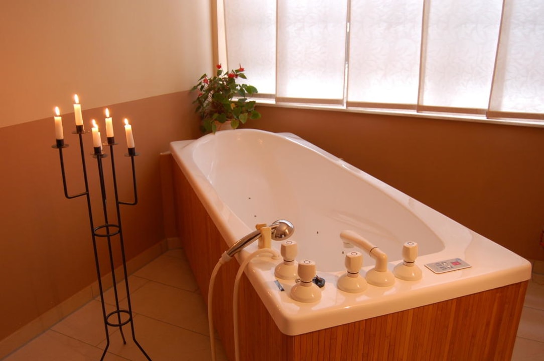 Spa Meerwasserbrandungswanne Enjoyhotel Greetsiel