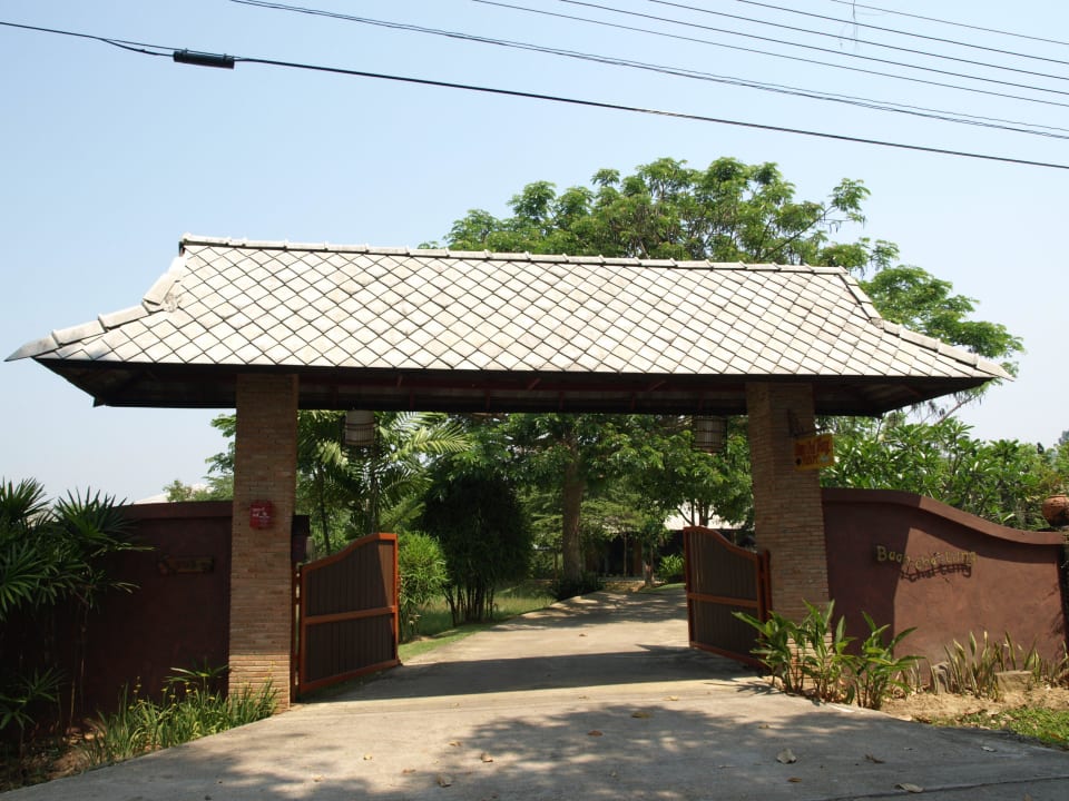 Eingang zur Anlage Baan Chai Thung Resort