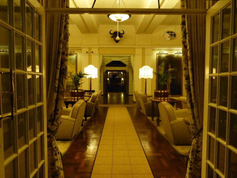 Eingang zur Lobby The Victoria Falls Hotel