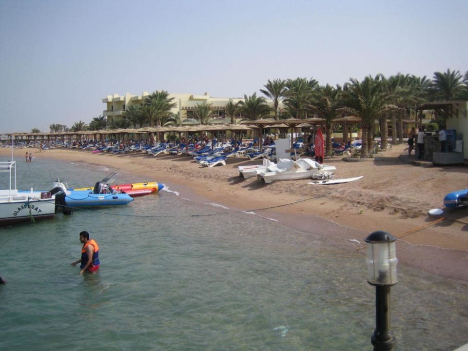 Blick auf den Strand vom Bootssteg Palm Beach Resort