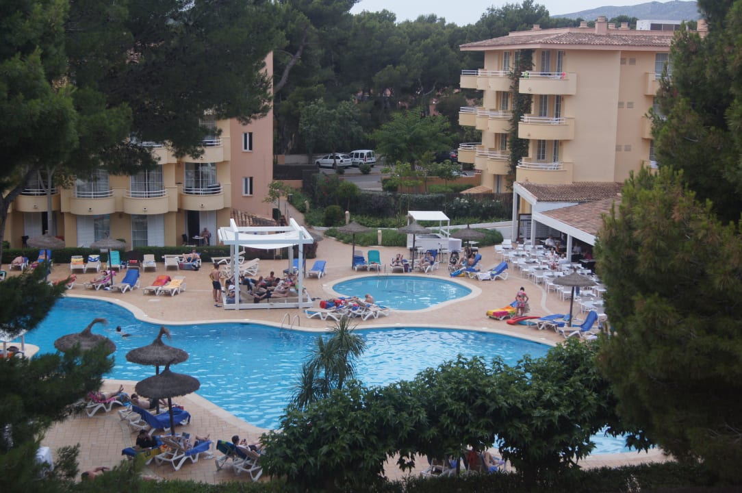 Blick von einem der Nebenhäuser auf den Pool Prinsotel La Pineda