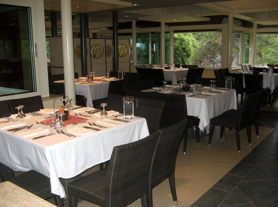 Das neu gestaltete Hauptrestaurant ROBINSON PAMFILYA