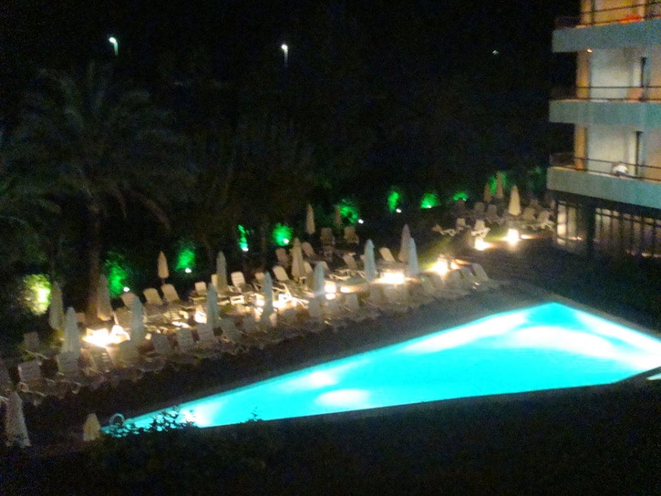 Pool bei Nacht Hotel Serrano Palace