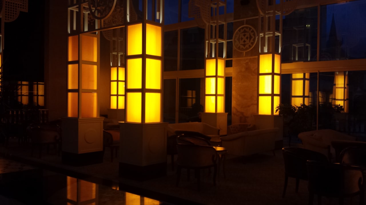 Lobby Well Palace Side