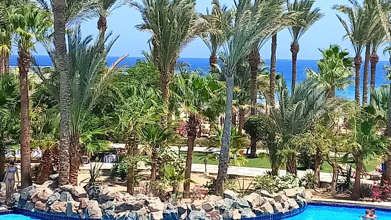 Pool Brayka Bay Resort