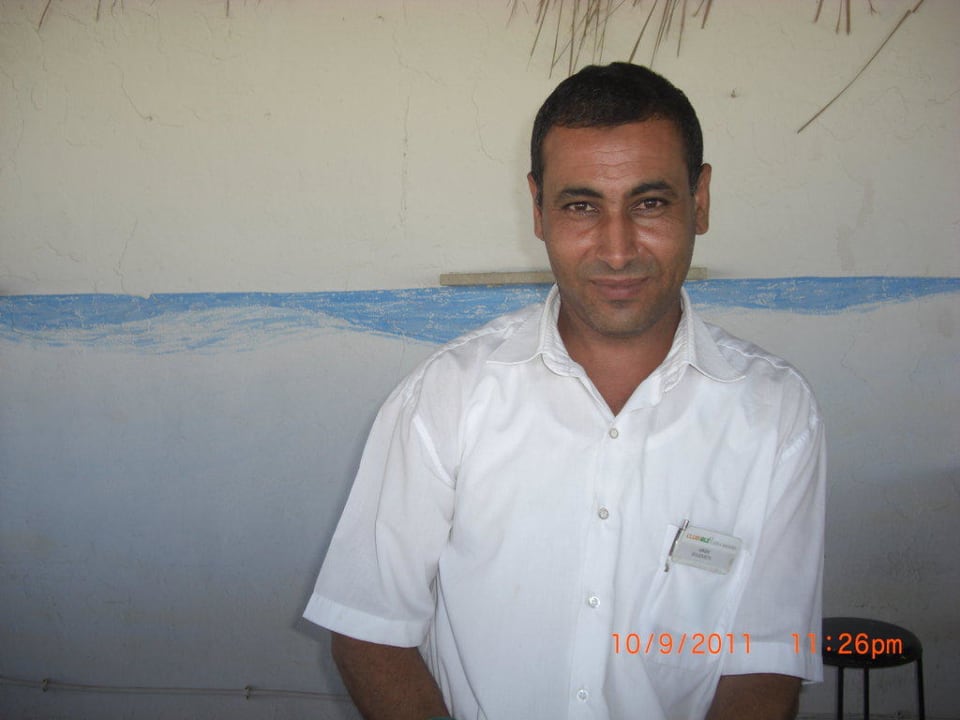 Netter Kellner von der Strandbar Les Quatres Saisons & Thalasso Djerba