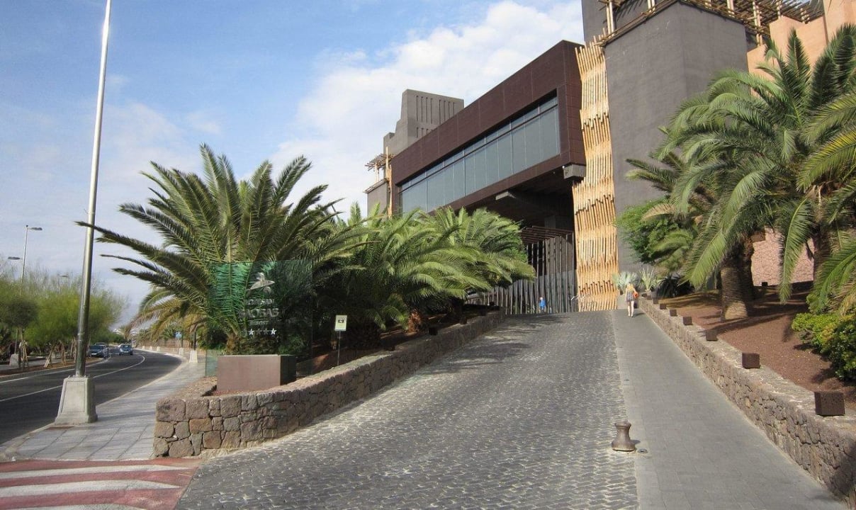 Entrance Lopesan Baobab Resort