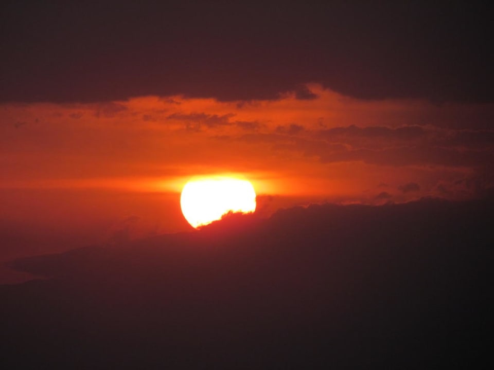 Traumhafter Sonnenuntergang Lions Bluff Safari Camp