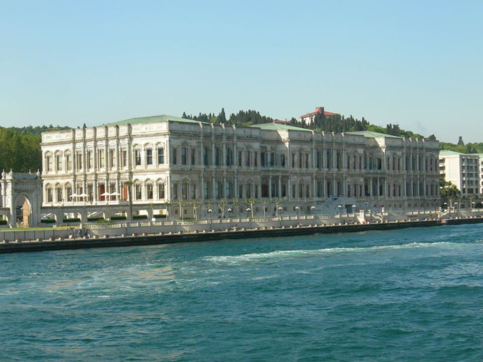 Außenansicht Palst von Seeseite Ciragan Palace Kempinski Istanbul