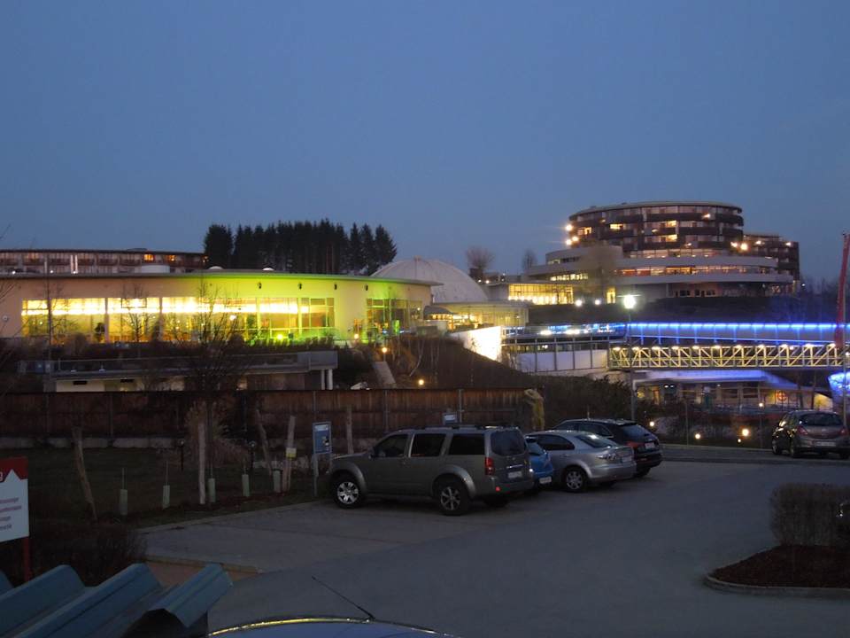 Blick richtung Therme  Thermenhotel PuchasPlus