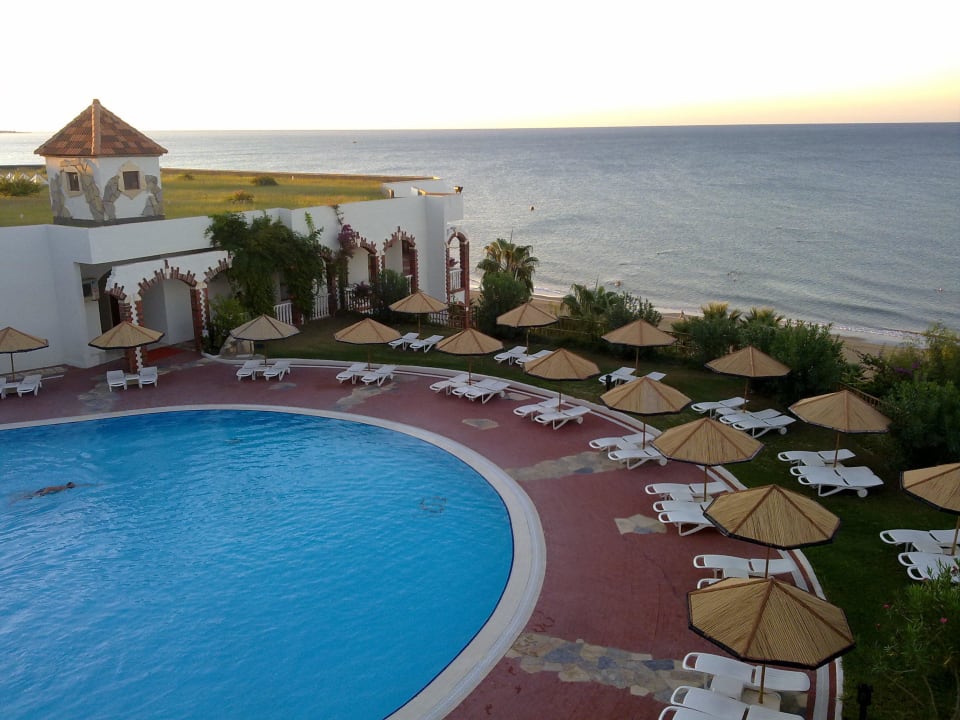 Pool und das Meer Hotel Defne Dream