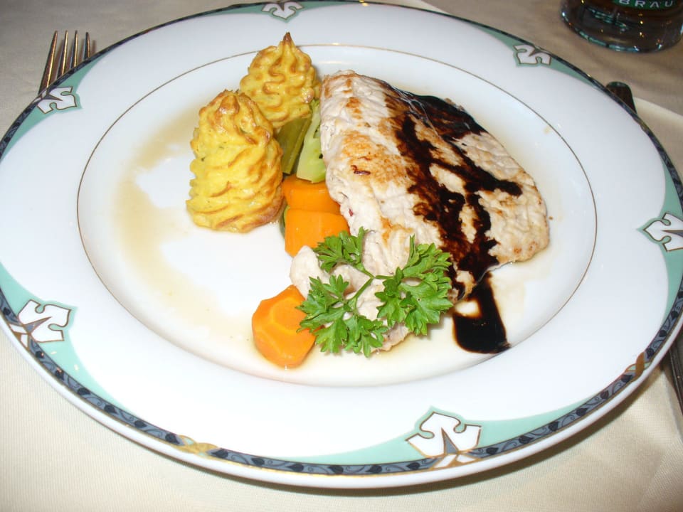 Hauptspeise beim Abendessen Hotel Jagdschlössl