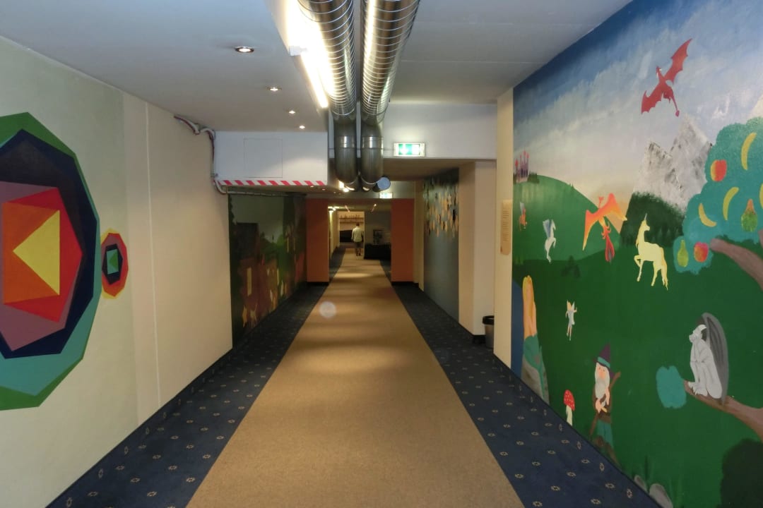 Der lange Flur zum Miniclub Oberjoch - Familux Resort