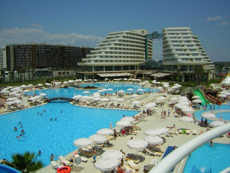 Poolanlage Hotel Miracle Resort