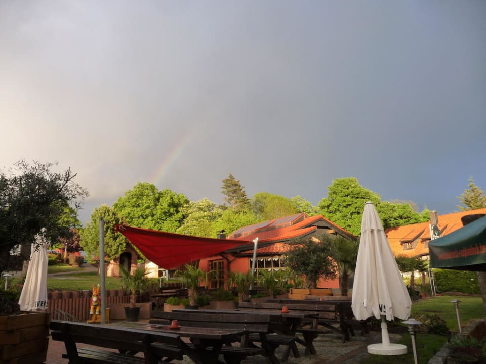 Blick auf Eiscafe Gasthof Brauner Hirsch