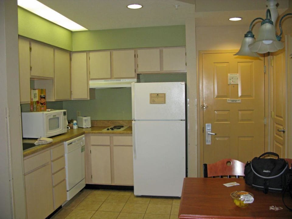 Küchenzeile und Esstisch Hawthorn Suites by Wyndham Lake Buena Vista, a staySky Hotel & Resort