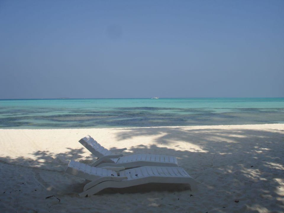Strand und Meer im Westen Meeru Maldives Resort Island