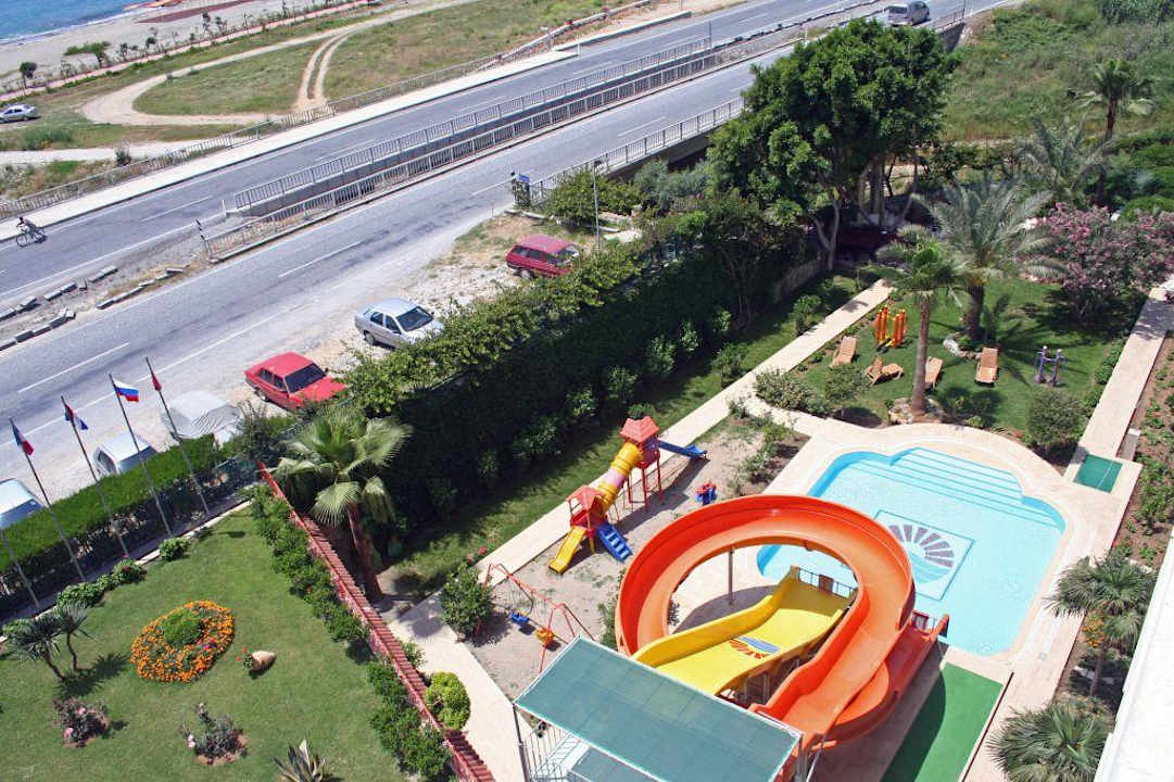 Wasserrutschen und Kinderspielplatz Kırbıyık Resort Hotel - Alanya