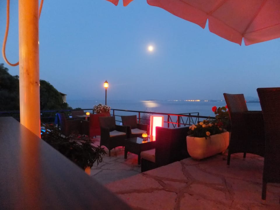 Poolbar bei Vollmond Marilena Sea View Hotel - Adults only