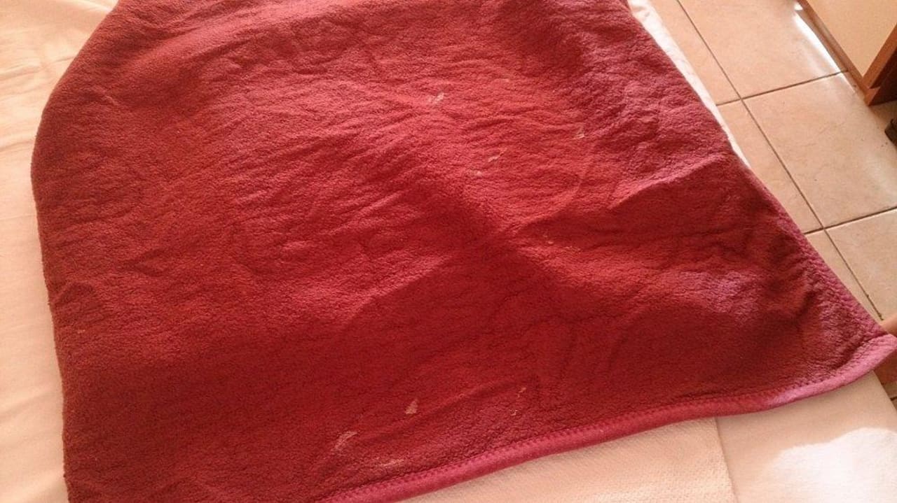 Wolldecke mit (seltsamen) weißen Flecken Hotel Kleopatra Develi