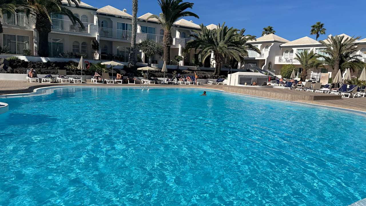 Pool H10 Ocean Suites