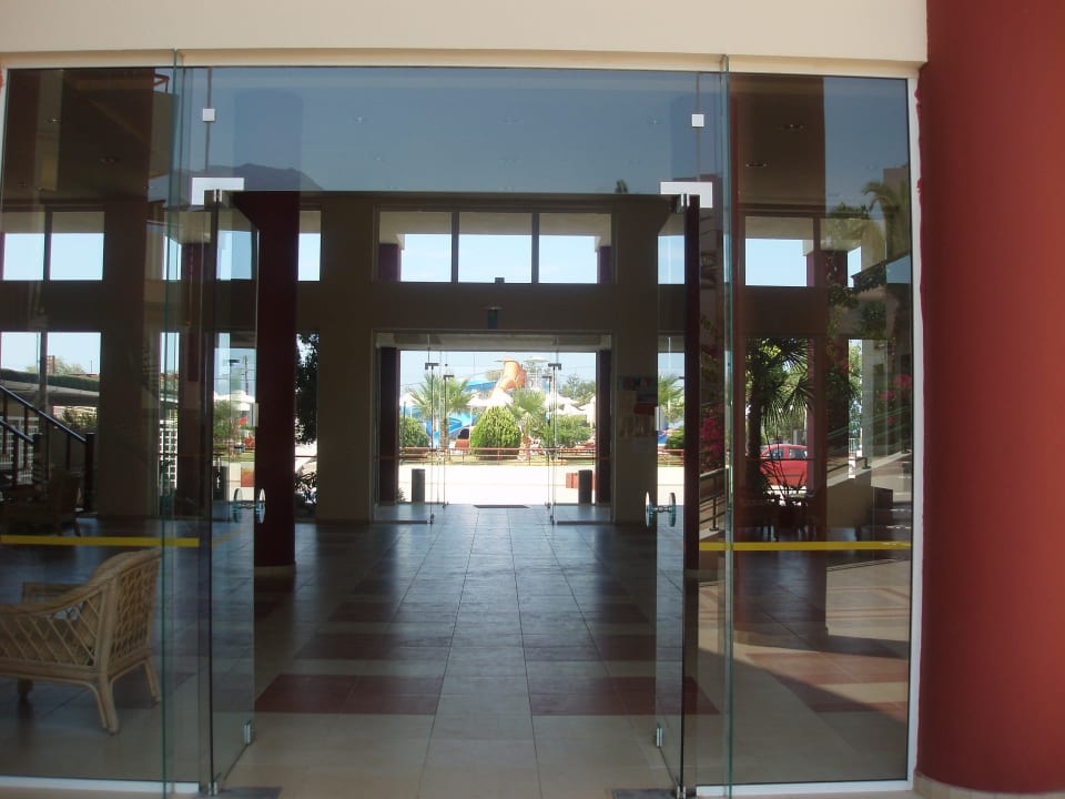 Sonne hinter der Tür  HARPIN Georgioupolis Resort Aquapark & SPA