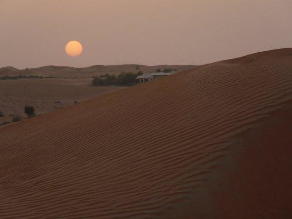 Al Maha bei Sonnenuntergang Al Maha, A Luxury Collection Desert Resort & Spa
