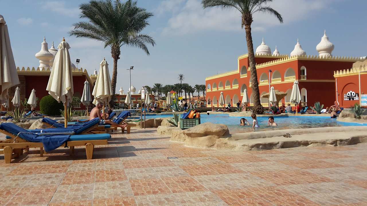 Einer von vielen Pools. Pickalbatros Alf Leila Wa Leila Resort - Neverland Hurghada